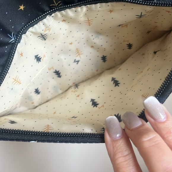 Lug Carousel XL Crossbody Bag Snowman Trees - Picture 9 of 12